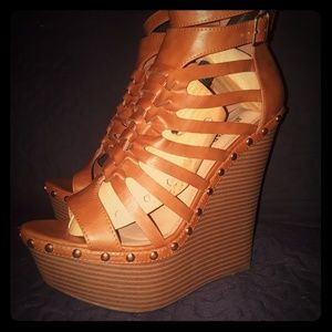 9.5 Platform wedge cognac sandle new